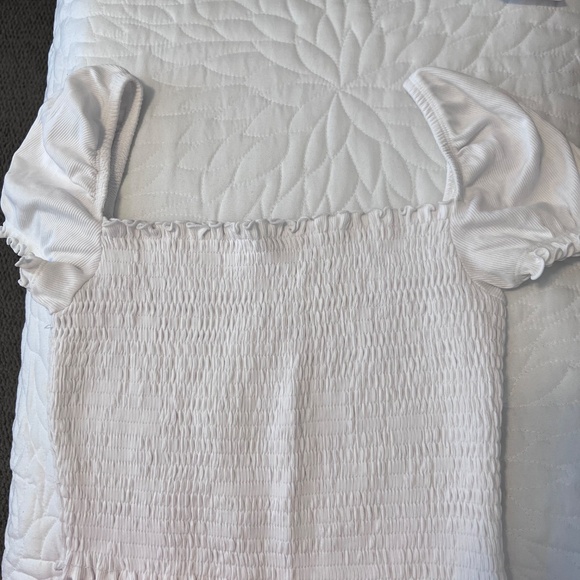 Aritzia White Summer Cropped Top - Picture 3 of 3